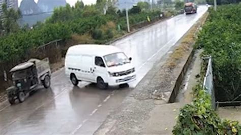 Conductor Evita Un Accidente En Una Carretera Resbaladiza Gracias A Una