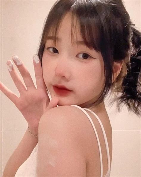 Hot tiktok Diệu Linh lộ clip mặt học sinh body phụ huynh