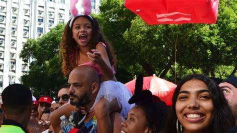 Foliões Lotam As Ruas Do Rj Para 1º Dia Do Pós Carnaval 2024 Veja