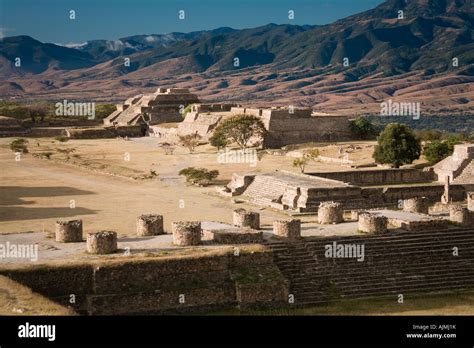 Las ruinas de Monte Albán arqueológico de la antigua capital de los