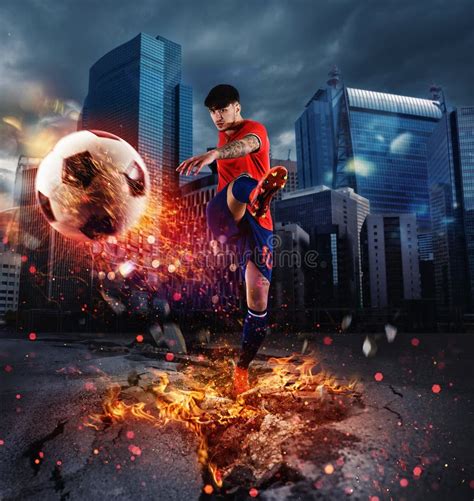 Coup De Pied Puissant D Un Joueur De Football Avec Boule De Feu Photo