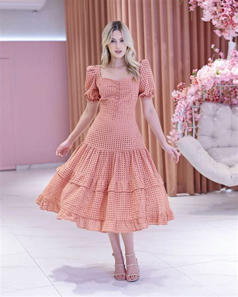 Vestido Midi Godê de Laise Botões e Manga Bufante Pêssego Dáleth