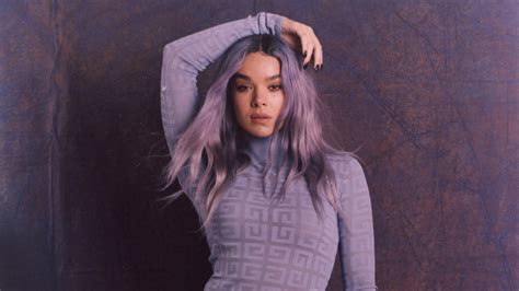 Hailee Steinfeld Girl Model Is Wearing Light Purple Dress Hd Girls