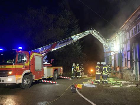 Einsatzkr Fte Bek Mpfen Brand Eines Fachwerkhauses