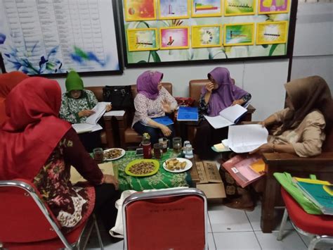 Pembinaan Buku Dasawisma Oleh Tp Pkk Kecamatan Semarang Utara Pkk