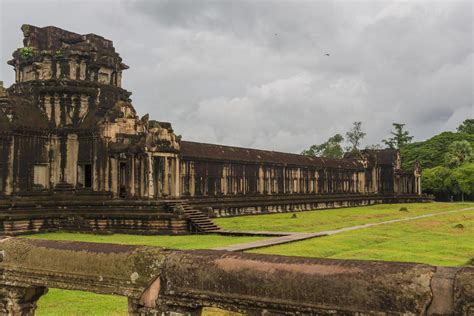 Angkor Wat temple 12888402 Stock Photo at Vecteezy