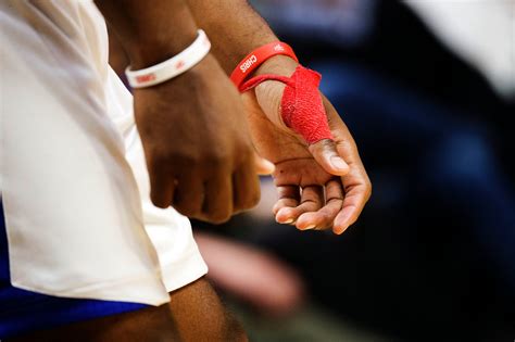 Chris Pauls Fast Hands And Gruesome Fingers The New York Times