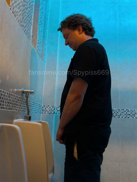 New Hot Club Pisser 7 ThisVid