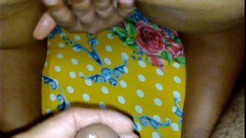 Metiendo El Dedo En Su Culo Para Provocar Y Conseguir La Polla De Su Marido Xvideos