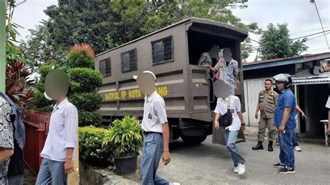 Sedang Asyik Main Domino 14 Pelajar Di Amankan Satpol PP Saat Jam