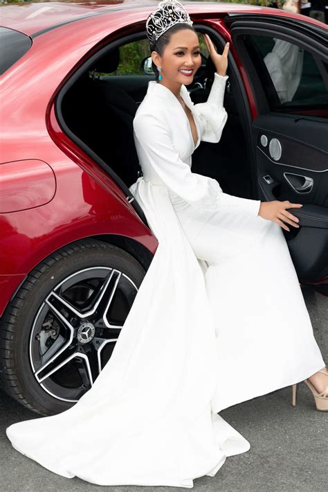 Nóng bỏng phần thi bikini Hoa hậu Hoàn vũ VN 2019