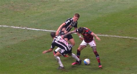 Cbf Divulga áudio Do Var Em Pênalti Não Marcado Para O Flamengo Contra