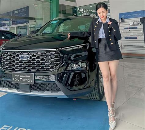 Hot girl Đà Lạt khoe nhan sắc vạn người mê bên xe Ford Tạp chí Doanh Nghiệp Việt Nam