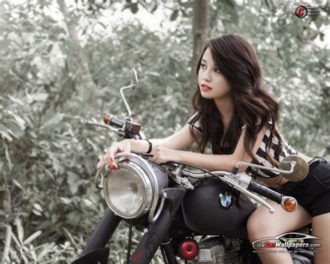 Ảnh đẹp Hot girl Châu Á tạo dáng nóng bỏng bên các siêu xe PKL 2banh vn