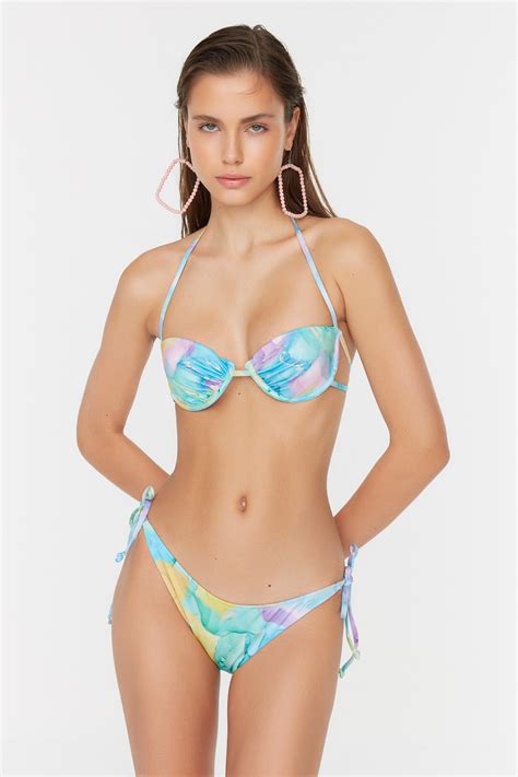 Trendyol Tie Dye Patterned Bikini Bottoms Cu Picioare Regulate