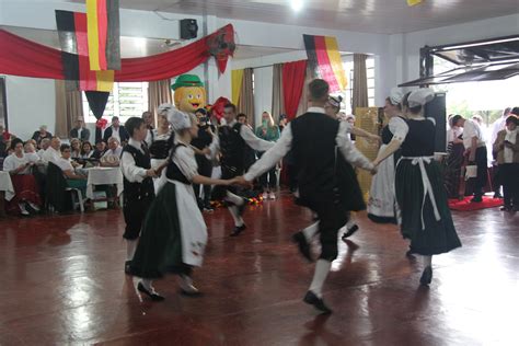 11° Encontro De Danças Folclóricas Animou O Domingo Chuvoso