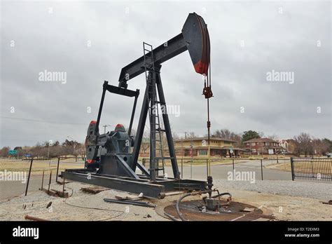 Oklahoma Oil Rig Hi Res Stock Photography And Images Alamy