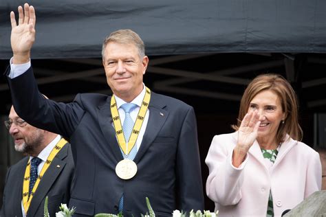 Ce diferență de vârstă exista de fapt între Klaus Iohannis și Carmen