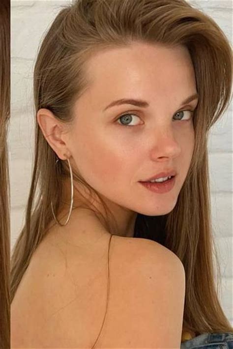 Charming Inna Y O From Seattle With Blonde Hair Id Ladadate