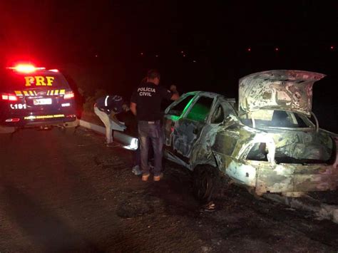 Polícia encontra corpos carbonizados no porta malas de carro após