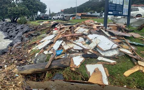 Widespread damage: Cyclone Gabrielle in pictures | RNZ News