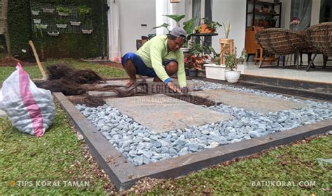 Cara Memasang Batu Koral Tabur Untuk Taman Yang Tepat Jual Batu Alam