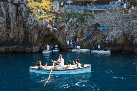 La Gruta Azul De Capri C Mo Visitarla Barcos A La Gruta Azul De Capri