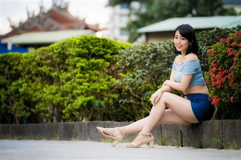 4k Asian Dress Sitting Legs Brunette Girl Smile Glance Hd