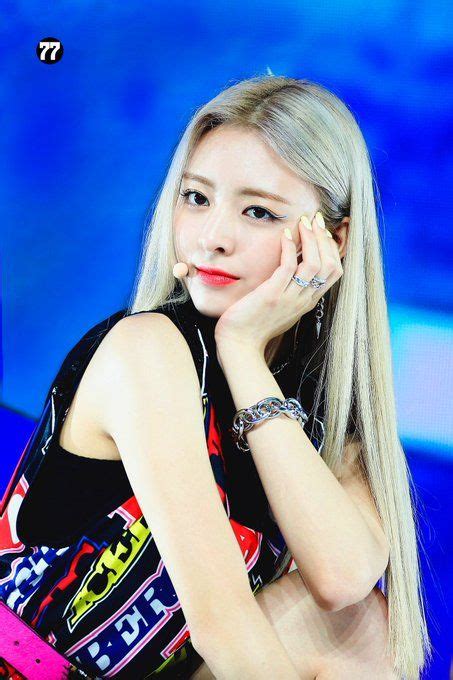 Image In Itzy Collection By On We Heart It Itzy Kpop Fashion