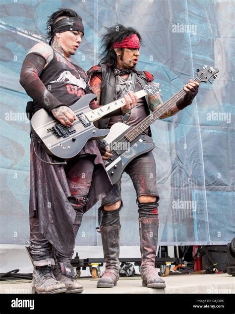 Somerset Wisconsin Usa Th May Dj Ashba L And Nikki Sixx