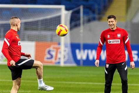 Robert Lewandowski Nie Zagra Ze Szkocj Sensacje W Sk Adzie Polak W