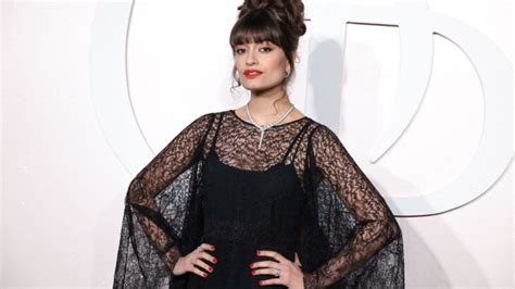 Clara Luciani Enceinte Elle Affiche Son Sublime Baby Bump