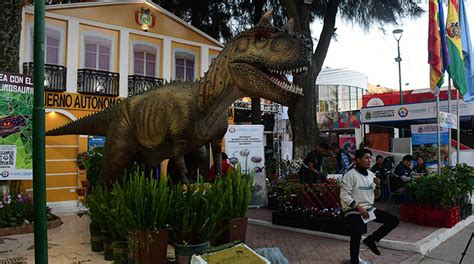 El Carnotauro Es El Dinosaurio M S Buscado Para Las Fotos En La Fexco