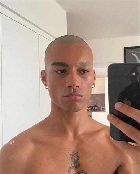 𝔯𝔢𝔢𝔠𝔢 Bald Hair Shaved Head Styles Bald Men Style