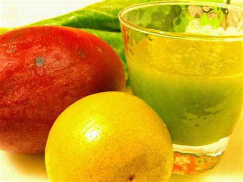 Suco detox de laranja couve e maçã Receitas da Mama