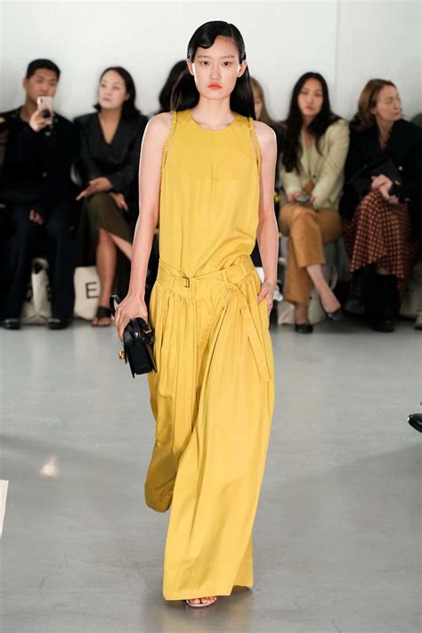 London Fashion Week Pe 2023 Tendenze Colori Amica