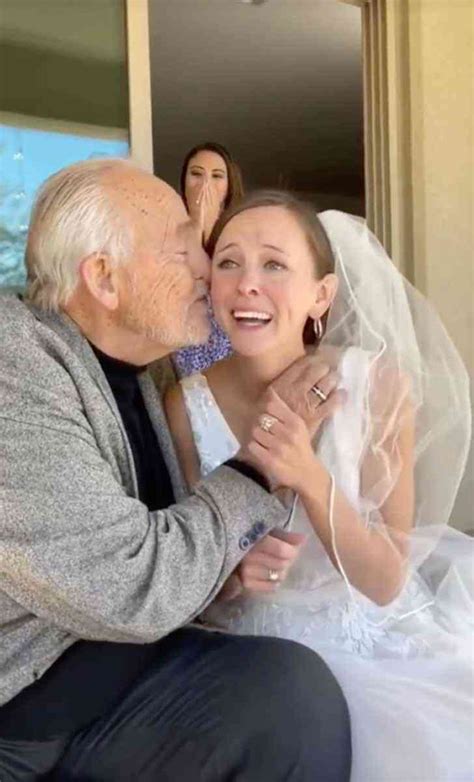 Padre Con Alzheimer Reconoci A Su Hija En El D A Que Ella Contra A