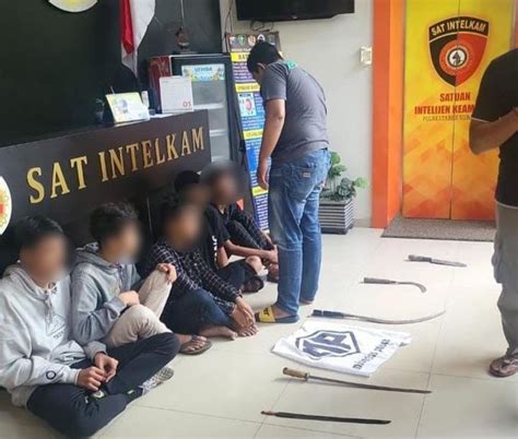 Polisi Tangkap Anggota Gangster Di Surabaya Diduga Akan Tawuran