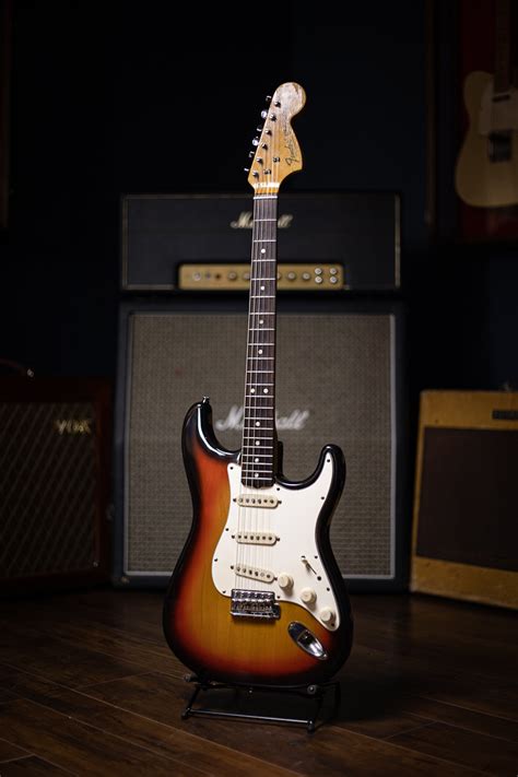 Fender Classic Series 70s Stratocaster 1999 3 Color Sunburst W