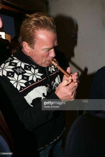 Pin By Kevin On Smokin Stogies Arnold Schwarzenegger Smoking