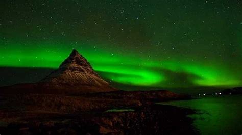 L Aurora Boreale Nei Cieli Dell Islanda Lascia Senza Fiato I Turisti