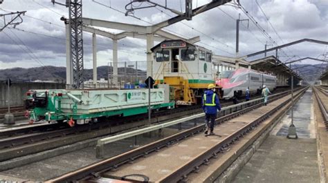 Workers Start Removing Derailed Tohoku Shinkansen Bullet Train News