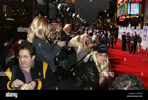 Photographers Are Asked To Wear Hannah Montana Wigs At The Premiere For