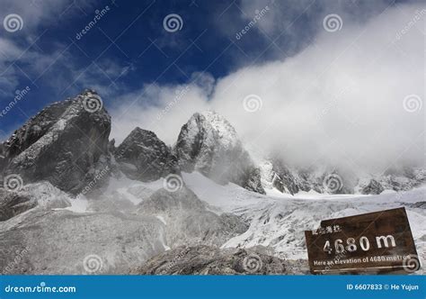 Yulong snow mountain stock image. Image of glacier, clouds - 6607833