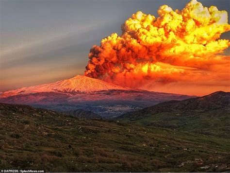 Mount Etna Streams Red Hot Lava And Sends Ash Rising More Than 3 000ft