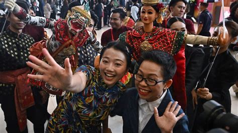 Thailand Celebrates Chinese Tourists On First Day Of Visa Waiver Scheme