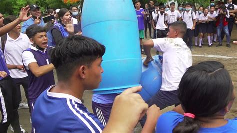 Estudiantes Del Colegio Rigoberto L Pez P Rez Le Rinden Homenaje