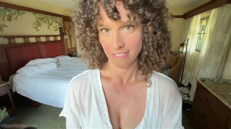 Horny Stepmom Seduces Nervous Stepdaughter In Hot Lesbian Action NakedGirls Mobi