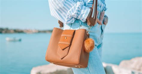 19 Best Travel Purses For Savvy And Stylish Travelers In 2023