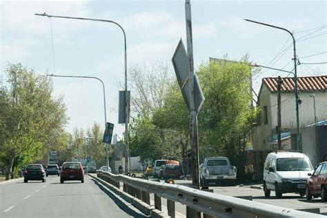 Carteles políticos en la calle tras el Zonda se convirtieron en un peligro